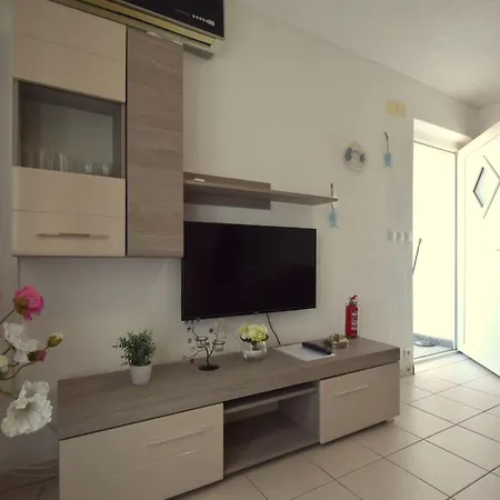 Mikec 3 By Interhome Apartman Malinska