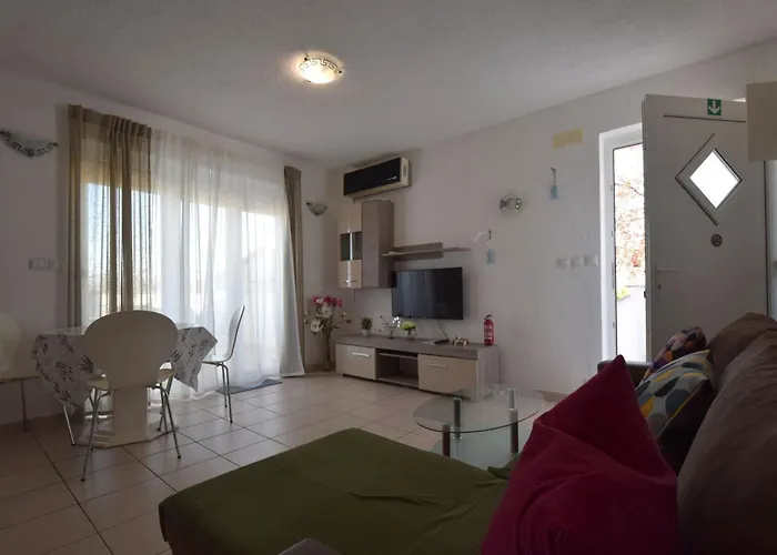 Apartament Mikec 3 By Interhome Malinska